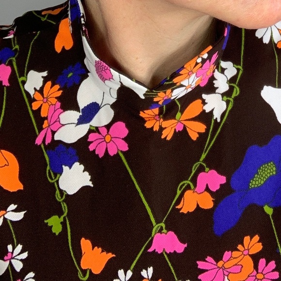 Genuine 60’s Top 🌸 Sleeveless🌸Gorgeous Dark Brown w/ Colorful Flowers🌸 - Picture 10 of 12